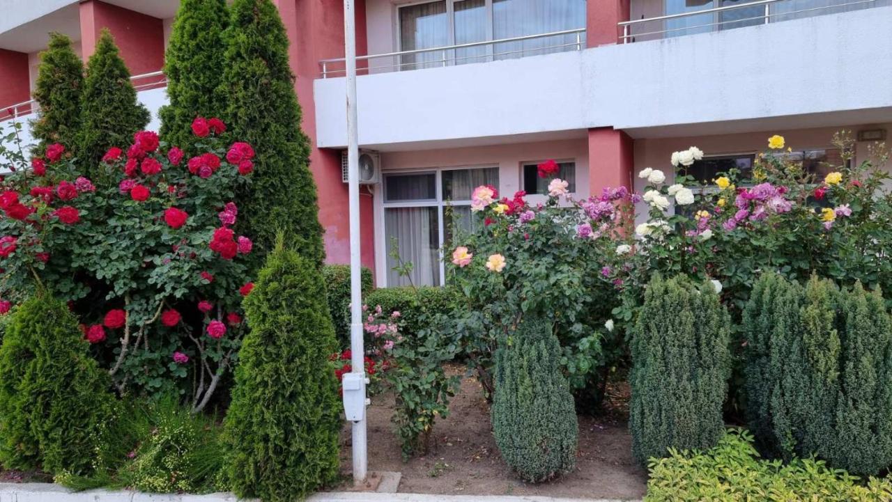 Бутикови Студиа Брита Kranevo Bagian luar foto
