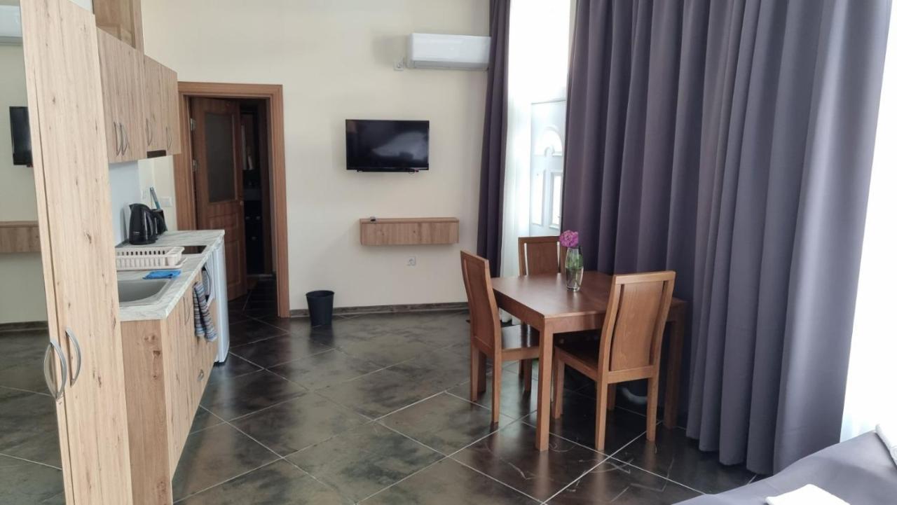 Бутикови Студиа Брита Kranevo Bagian luar foto