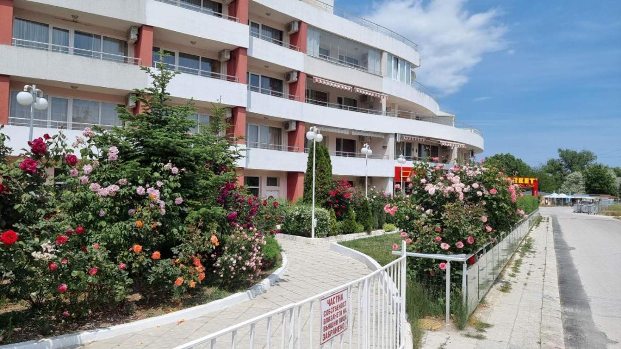 Бутикови Студиа Брита Kranevo Bagian luar foto